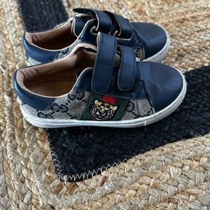 Kids Velcro shoes